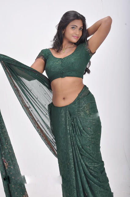 Hot Aunty Navel In Saree