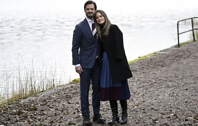 Princess Sofia wore a stretch crepe with colourblock a-line skirt by Hugo Boss, and brown silk satin blouse by Hugo Boss