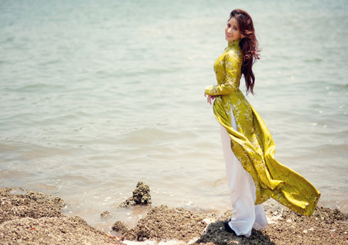 beautiful girl in ao dai 20000 ao-dai very-beautiful-girl-in-ao-dai very-pretty-girl-in-ao-dai very-beautiful-woamn-ao-dai girl-xinh-mac-ao-dai ao-dai-viet-nam