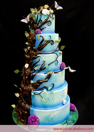 wedding cakes with butterflies on Butterfly Flying On A Wedding Cakes   Variant Butterfly Wedding Cakes