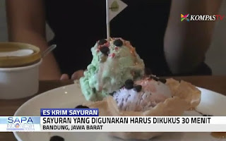 Untuk membuat adonan es krim diperlukan tepung maizena, krim nabati, susu bebas lemak, dan sayuran yang akan digunakan sebagai campurannya. Setelah itu adonan didinginkan dalam lemari es selama 1 malam. Setelah mulai beku . . . . .