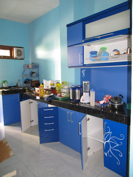 Kitchen Set Dengan Motif Bunga + Furniture Semarang