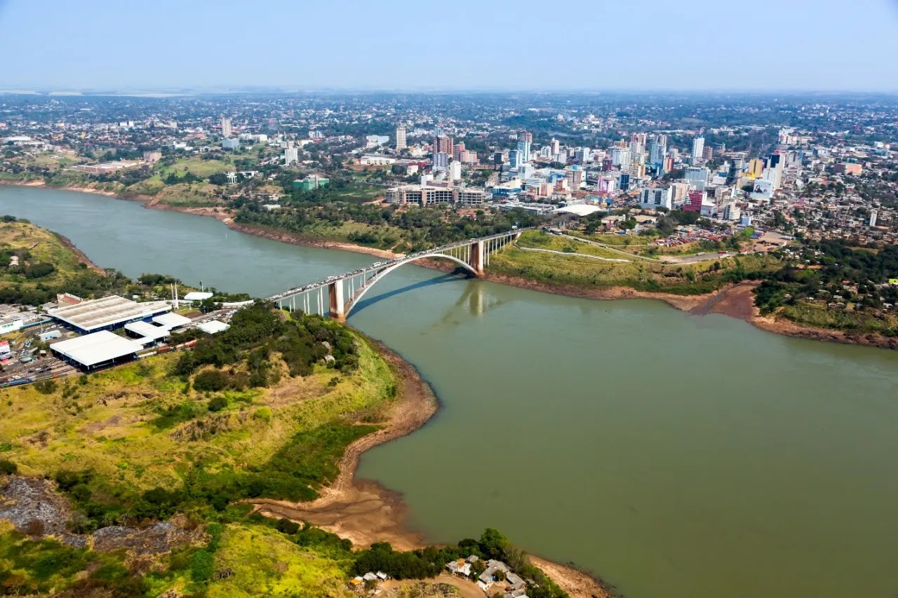 Les frontières du Brésil - Le Pont de l'Amitié entre Foz de Iguaçu et Ciudad Del Este au Paraguay