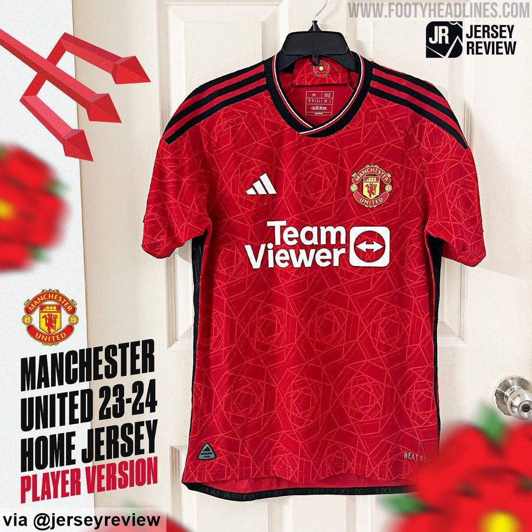 red manchester united kit