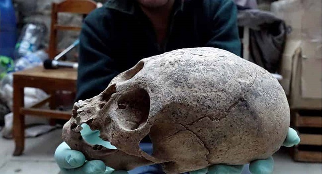 Αρχαιολόγοι Ανακάλυψαν Νέους Τάφους με Επιμήκη Κρανία στην Βολιβία