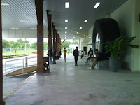 lobi depan bandara