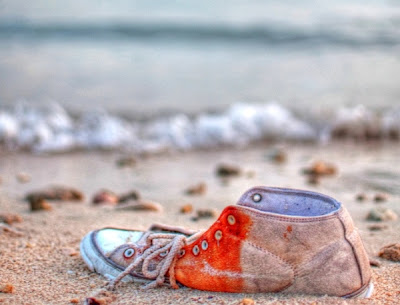 Fotografías de objetos varados en la playa (Washed Up)