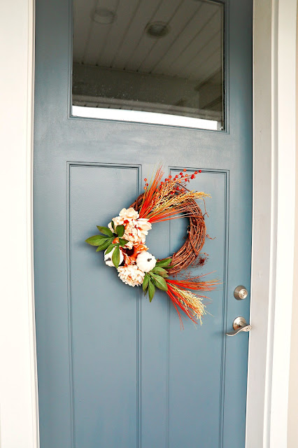 wreath-farmhouse-charming-decor-porch-athomewithjemma