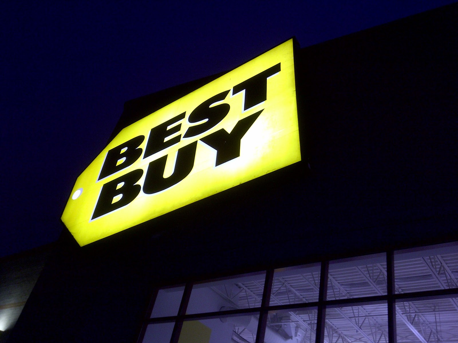 Electronics stores such as Best Buy will buy used cell phones for cash