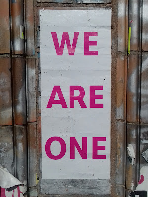 Auf Wand: WE ARE ONE