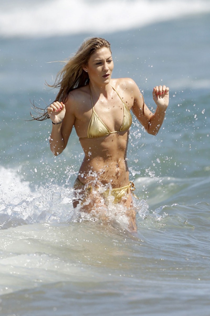 Megan-Rossee-Bikini-Candids-At-The-Beach-09.jpg