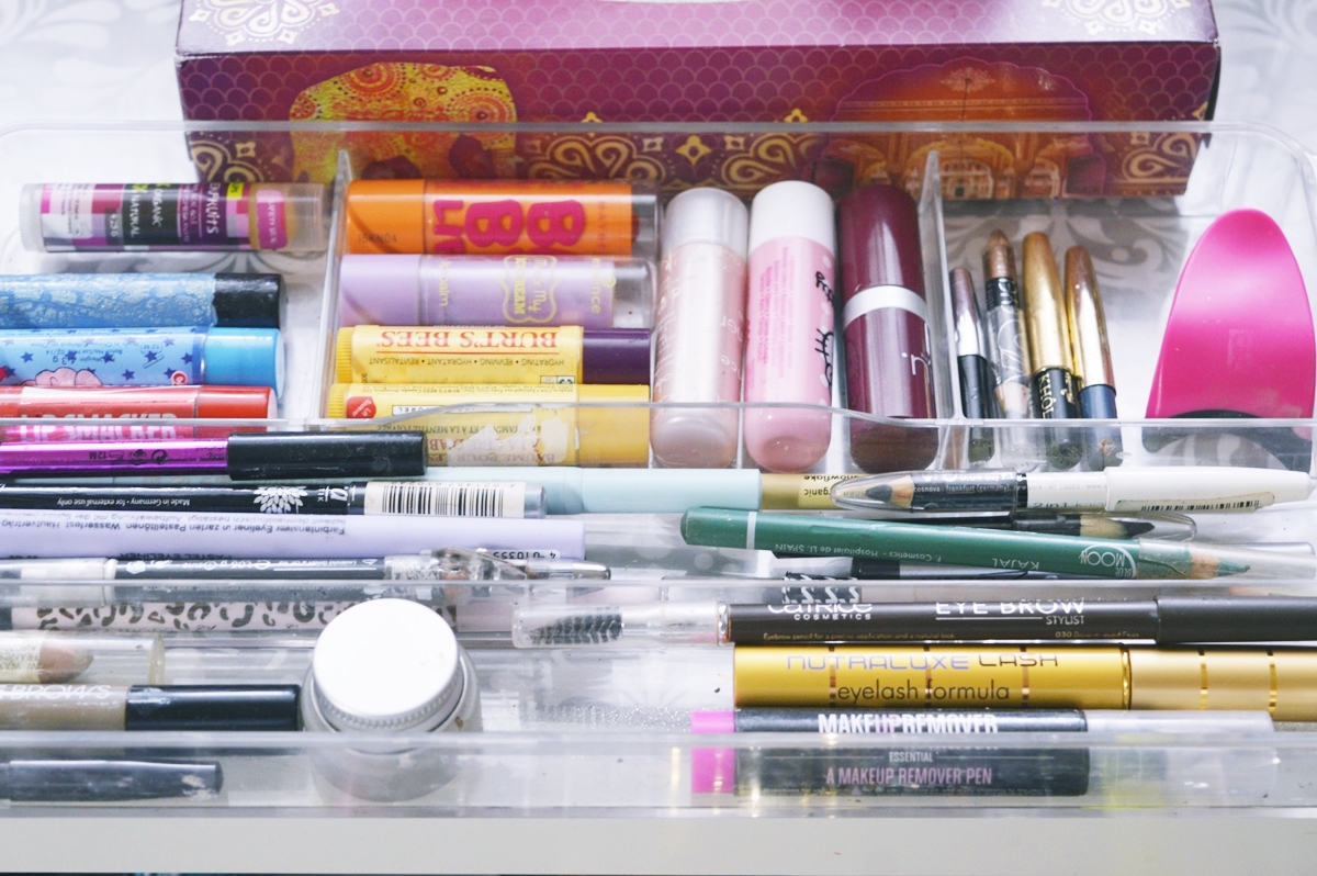 MakeUp Table and Beauty Storage