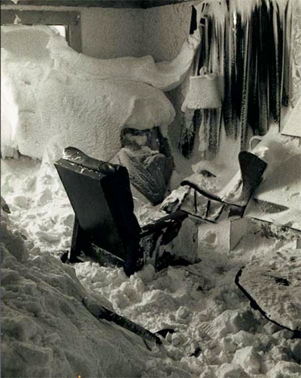 9.) The Great Blizzard of January 1977 in the Buffalo, New York region was one to remember. The blizzard was so intense that wind gusts up to hurricane speed smashed windows in homes allowing the up to 70” of snow accumulations and drifts 20 to 30 feet deep to penetrate into the living spaces of unfortunate victims of the storm. - 12 of the Strangest Weather-Related Photographs Ever Taken