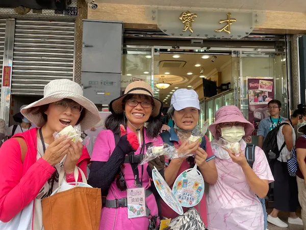 ▲活動中透過導讀推薦書籍與地方深度踏查，再結合親自體驗製作的樂趣。（記者林明佑翻攝）