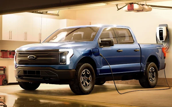 Ford apresenta F-150 Lightining Pro: picape elétrica para uso comercial