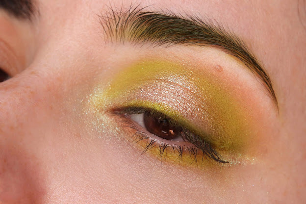 Maquillaje de ojos en verde con paleta de w7