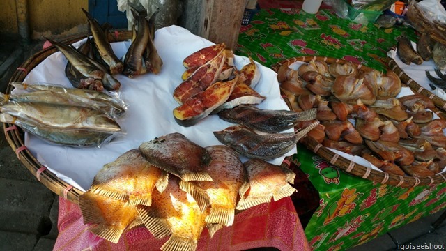 Visit to local market with Tom Yum Thai cooking instructor