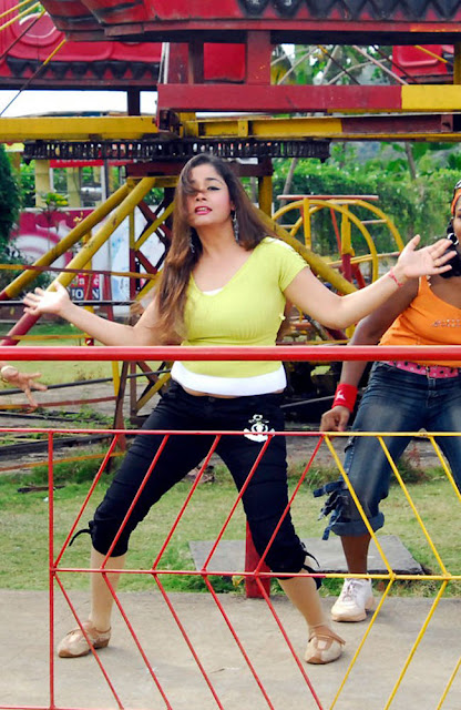 http://mirchiwoods.com/