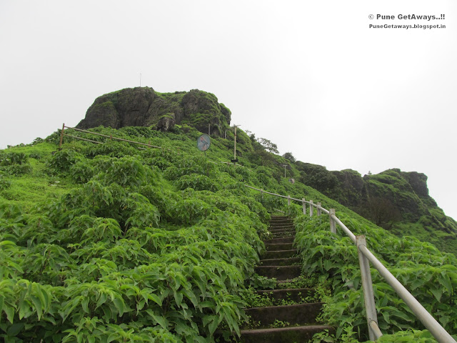 Pune Getaways .:. Raireshwar Kenjalgad Trek