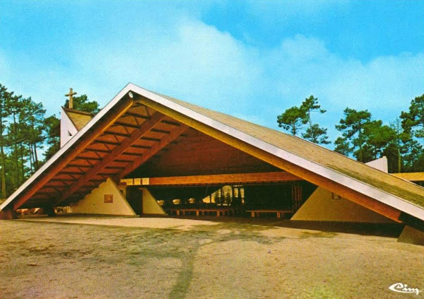 Lège-Cap-Ferret (Petit-Piquey) - Chapelle Notre-Dame-des-Pins  Architecte: François Pichet  Construction: 1971 