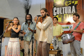 Emma Dickson e Gustavo Agostini