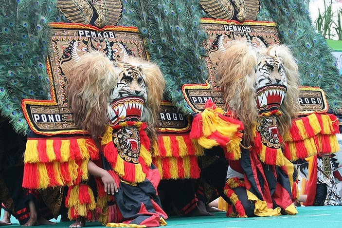 Suku Jawa : Kebudayaan, Sistem Kepercayaan, Kekerabatan 