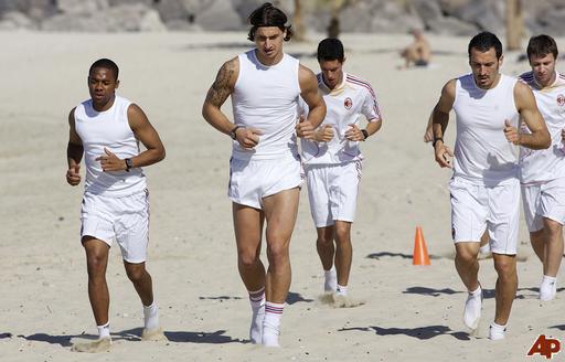 dubai beach wallpaper. Wallpaper Picture Arts: AC Milan Players Posed At Public Beach In Dubai