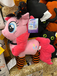 Store Finds: Bedding Sets, Plush With Socks and Lots of G5