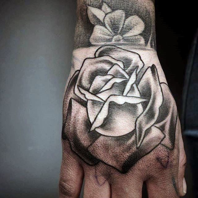 Tatuagens de Rosas Pretas - 60 fotos e modelos para sua inspiração!