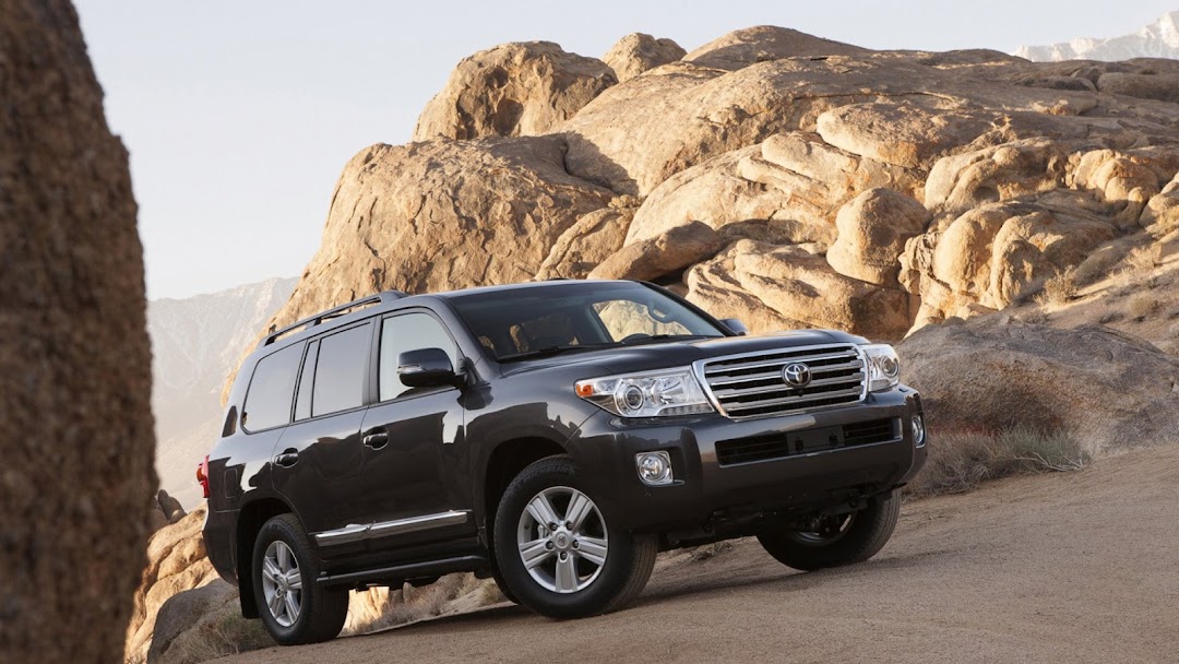 2013 Toyota Land Cruiser HD Wallpaper 1