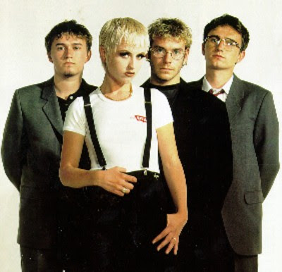 Dolores O'Riordan Hairstyle and Fashion