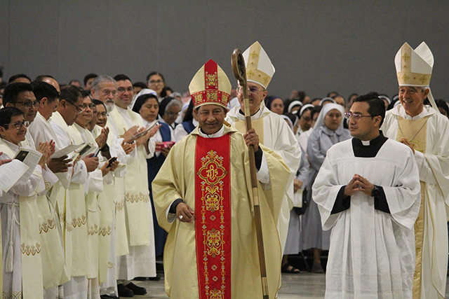 Ordenan a Monseñor Mario Medina Balam como Obispo Auxiliar de Yucatán
