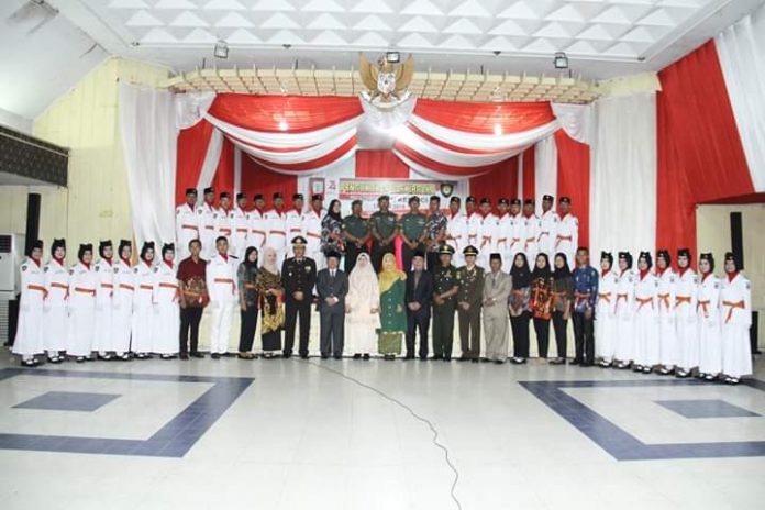 Wabup Kerinci Ami Taher Kukuhkan Anggota Paskibra 2019