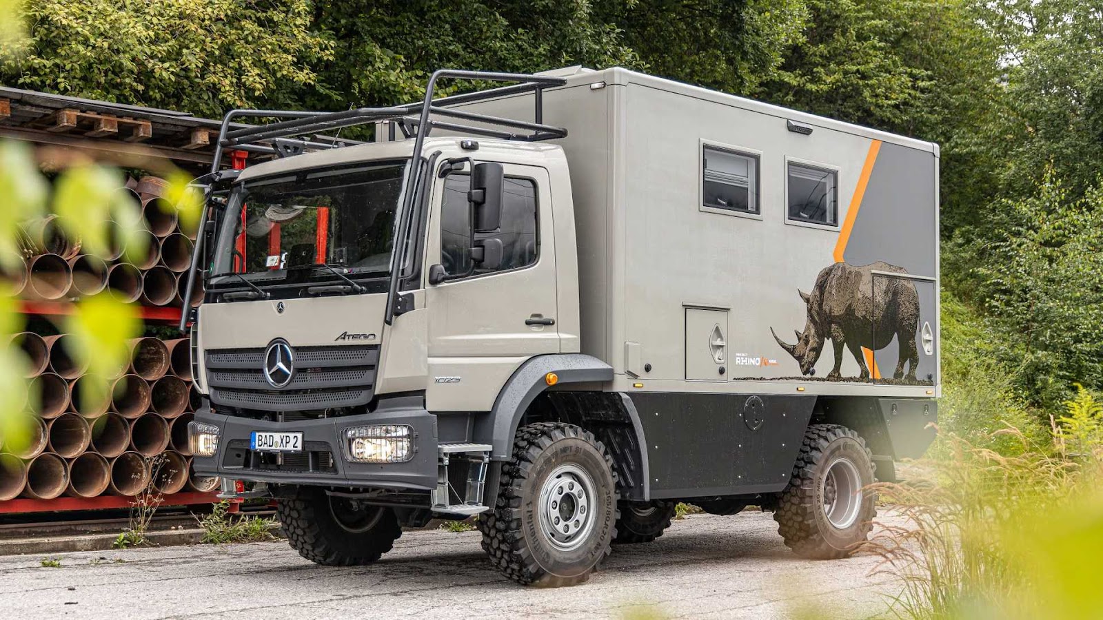 Mercedes Atego 所改造的越野露營車有著不輸 Unimog 的強悍越野性能