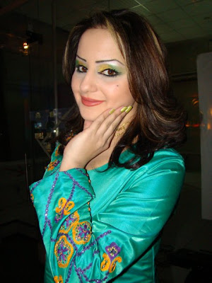 Beautiful Iraqi Poetess Shahad Al Shammari Photos 4