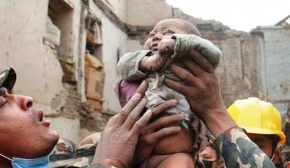 Kisah Bayi Ajaib Ketika Kejadian Gempa Nepal.