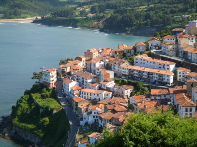 Lastres,hoteles,visitas,fotos.