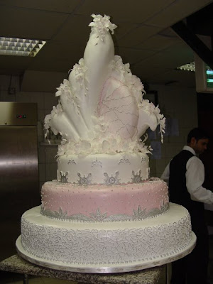 Amazing and Unique Royal Wedding Cake