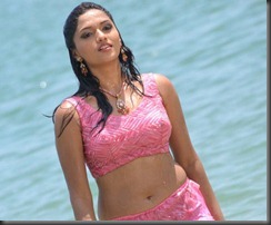 Actress Sunaina in Pandi Oli Perukki Nilayam Movie Stills