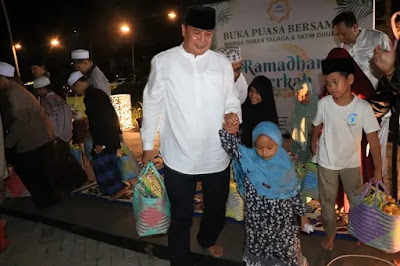 Sekda Buka Kegiatan Buka Puasa Bersama dan Pemberian Santunan Anak Yatim Warga Perum Talaga Mediterania Citraraya