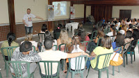 Capacitador do projeto Viva Paz, o mestre em Educação Bruno Pereira da Silva faz palestra sobre pluralismo e diversidade cultural