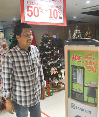 Ambon, Malukupost.com - Usai sukses dengan program Smart Lighting Smart Living, kini PT. ACE Hardware Indonesia Tbk wilayah Maluku kembali menggelar event belanja yang disebut Smart Ways For Living Big yang berlangsung sejak 31 Oktober – 27 November 2018 di ACE Hardware lantai 1 Maluku City Mall (MCM). Store Manager PT. ACE Hardware Indonesia Tbk wilayah Maluku, Daniel Patebong mengatakan Program Smart Way For Living Big lebih melirik ke peralatan rumah tangga dengan potongan harga (discount) mencapai 50% dengan harga yang terjangkau.