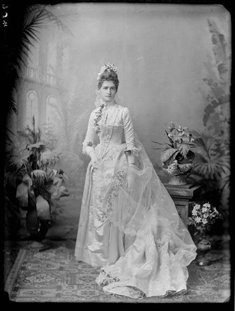 The Good Old Days Era: Exquisite Wedding Dresses of the 1800s (4 of 13)