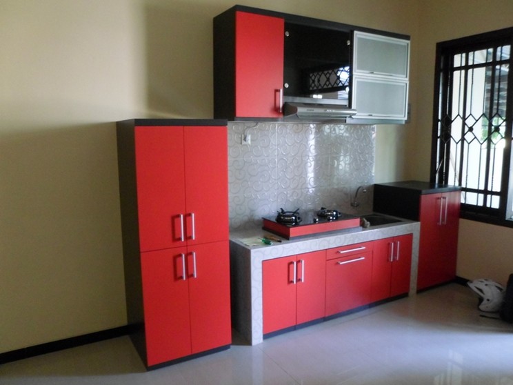  Kitchen Set Lurus Tema Warna Merah dengan Pintu Hidrolis 