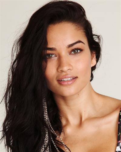 Shanina Shaik Straight Hairstyles