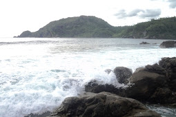 Kemunculan Pusaran Air Bercahaya Misterius di Pantai Wedi Ombo