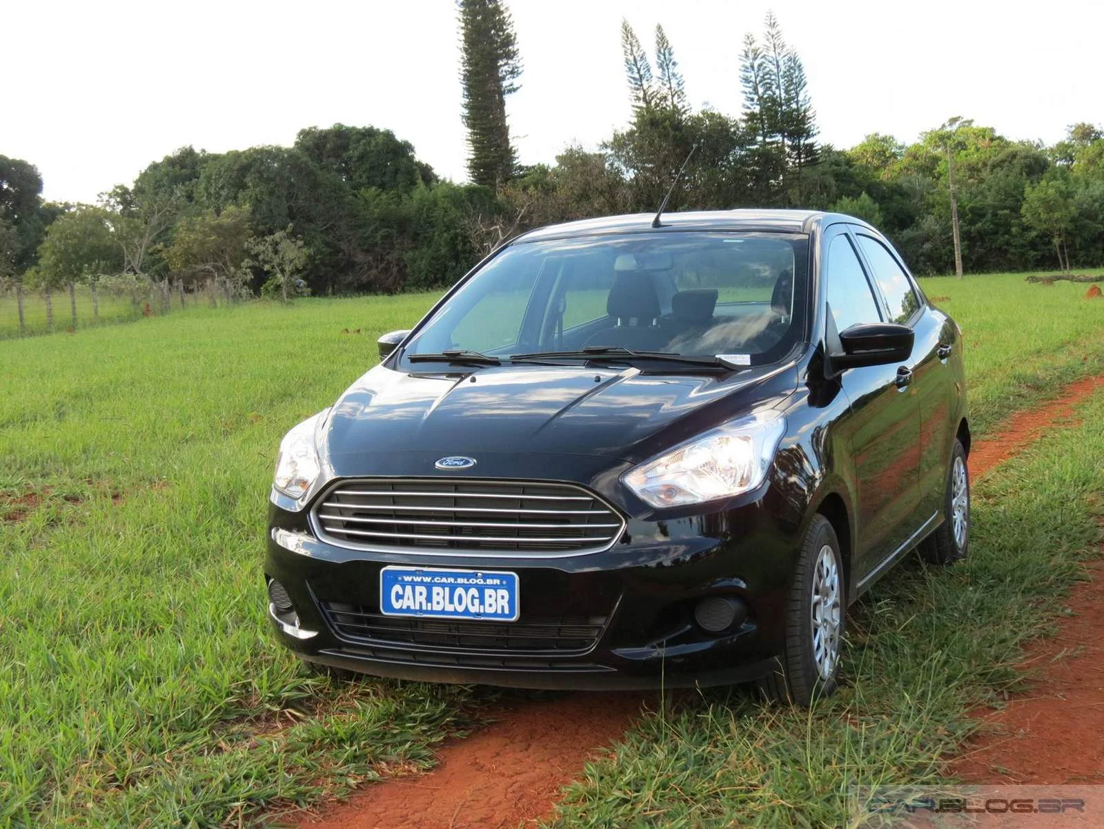 Ford Ka+ (Sedan) 1.5 2015 - teste