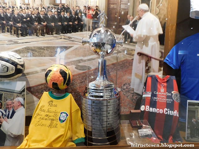 Ватиканские музеи - коллекция футбольных трофеев