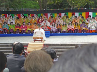 斎王代ほか50名の女官たちは、神職が祝詞のお祓いを受けた。