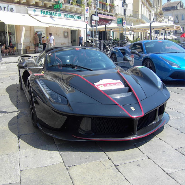 Salento V12 Ferrari LaFerrari Aperta Lecce Piazza Sant'Oronzo Cavalcade 2017